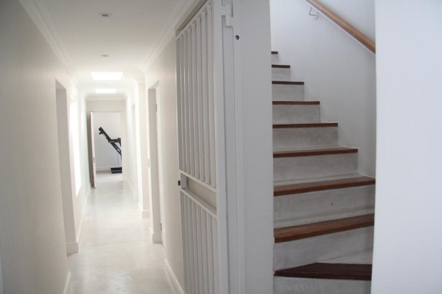 5 Bedroom Property for Sale in Whale Rock Western Cape
